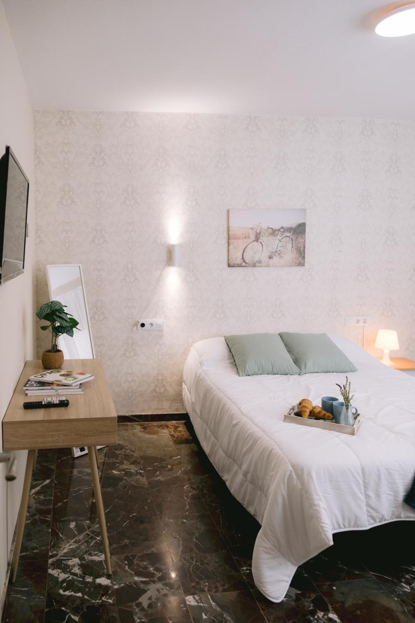 Hotel Piso Compartido Delyrent, Reja Jaén Zewnętrze zdjęcie